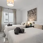 Modern - 2 Bedrooms, Beachside - Puerto Banus *