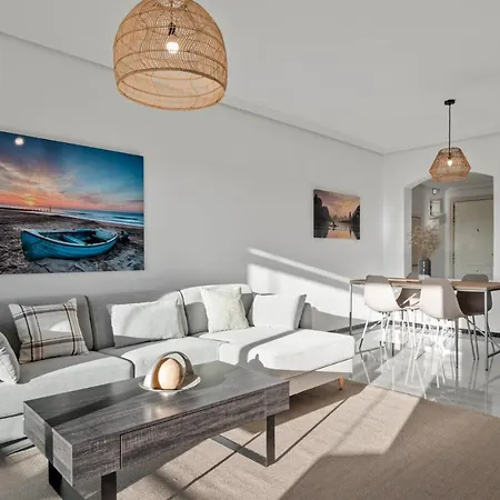 Modern - 2 Bedrooms, Beachside - Puerto Banus 아파트 *
