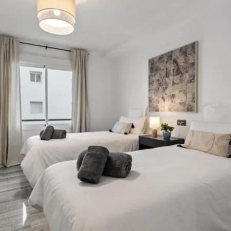 Modern - 2 Bedrooms, Beachside - Puerto Banus *