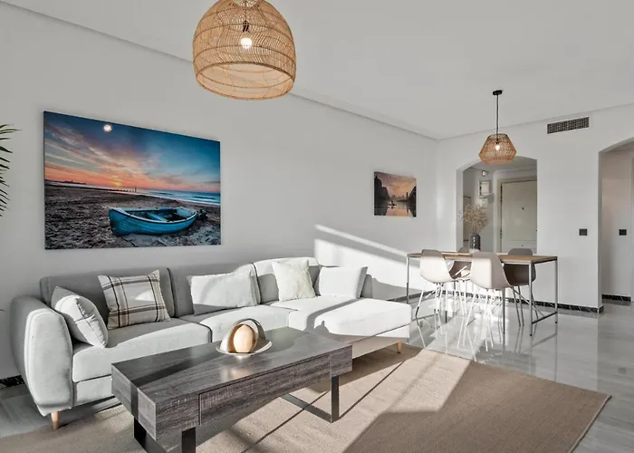 Modern - 2 Bedrooms, Beachside - Puerto Banus Apartman *