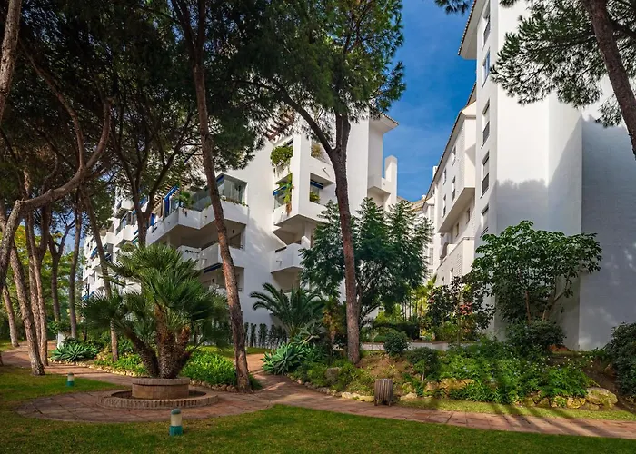 Modern - 2 Bedrooms, Beachside - Puerto Banus Apartman