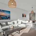 Modern - 2 Bedrooms, Beachside - Puerto Banus 아파트 *