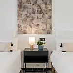 Modern - 2 Bedrooms, Beachside - Puerto Banus 아파트 *