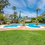 Modern - 2 Bedrooms, Beachside - Puerto Banus * 마르베야
