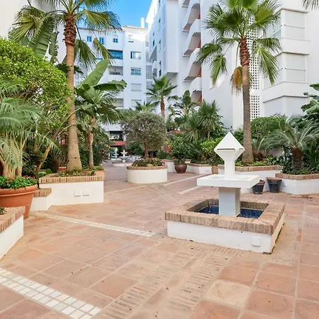 Modern - 2 Bedrooms, Beachside - Puerto Banus Апартаменты Марбелья