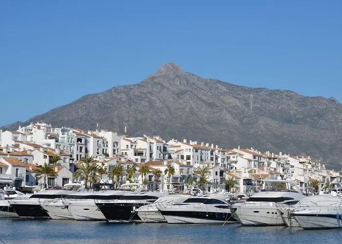 Modern - 2 Bedrooms, Beachside - Puerto Banus Apartment