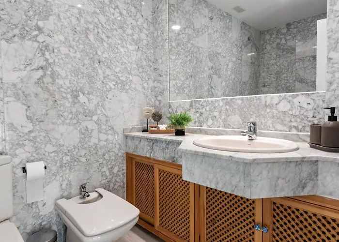 Modern - 2 Bedrooms, Beachside - Puerto Banus Apartment
