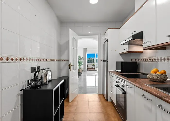 Apartment Modern - 2 Bedrooms, Beachside - Puerto Banus Marbella