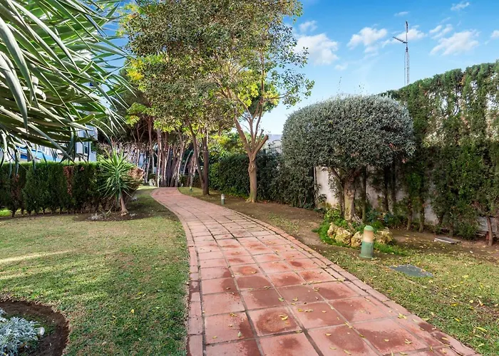 Modern - 2 Bedrooms, Beachside - Puerto Banus Apartamento