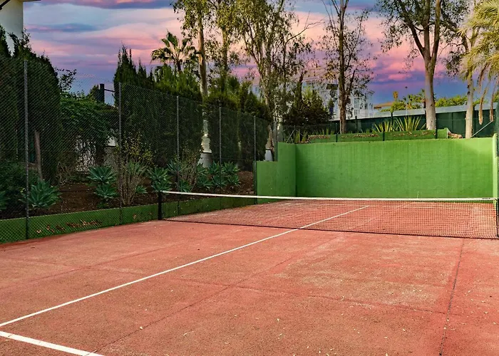 Modern - 2 Bedrooms, Beachside - Puerto Banus Apartamento