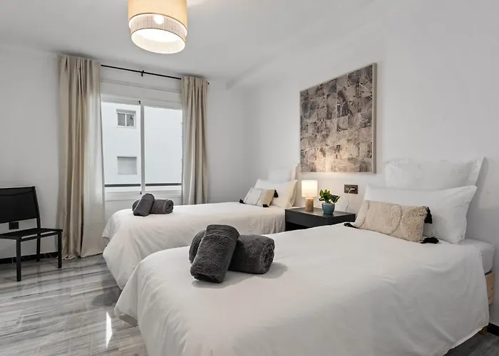 Modern - 2 Bedrooms, Beachside - Puerto Banus *